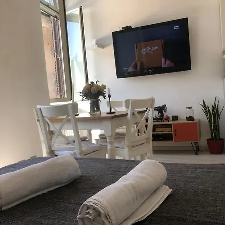 Colosseum Street Apartment *