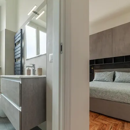 Apartment Rione Prati Elegant With Balcony
