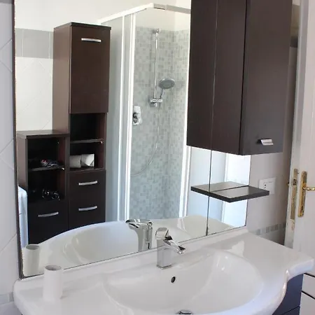 Re Di Roma/cozy Flat For Six Persons