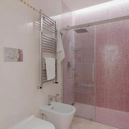 Tritone Minimal Apartment Rome