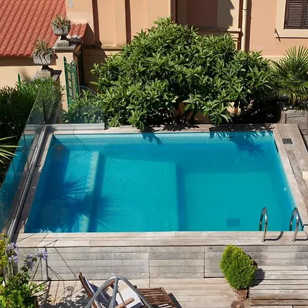 Palm Gallery Garden House Hotel