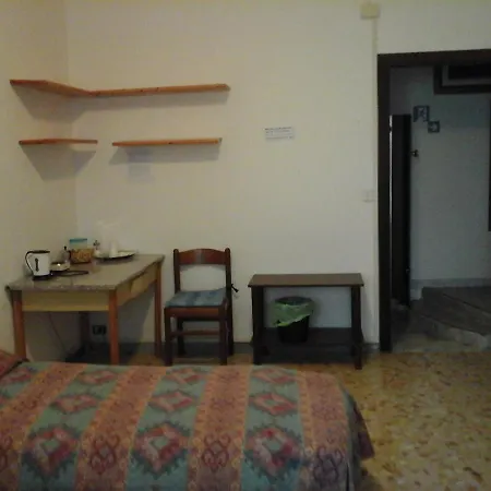 Near Metro' Line - Only Wc In The 15 Minutes To Termini Station 20 To Spagna Square - In The Night Bus Bed & Breakfast