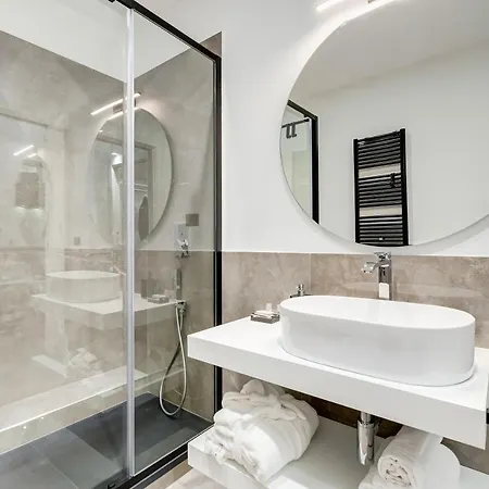 Unoseitre - Luxury & Apartment Rome