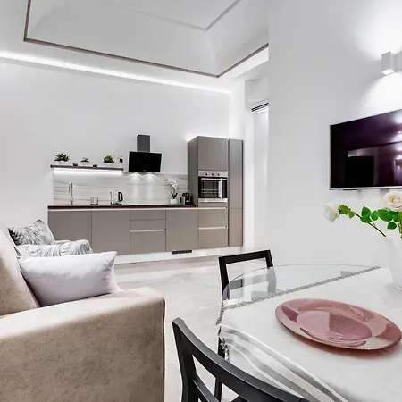 Unoseitre - Luxury & * Rome