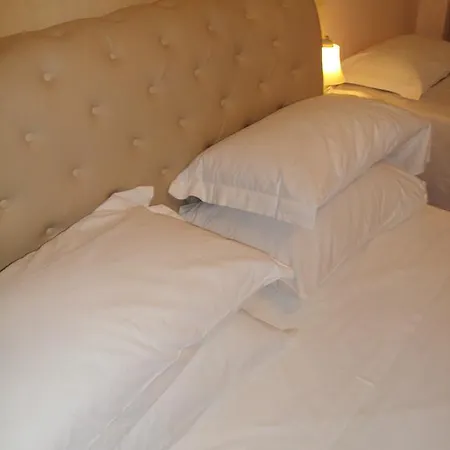 La Vie Est Belle Apartment