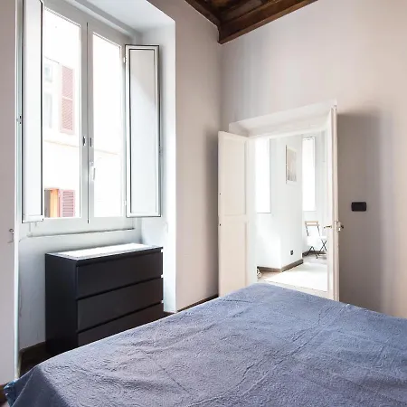 Muratte Facing Trevi's Fountain Apartment Rome