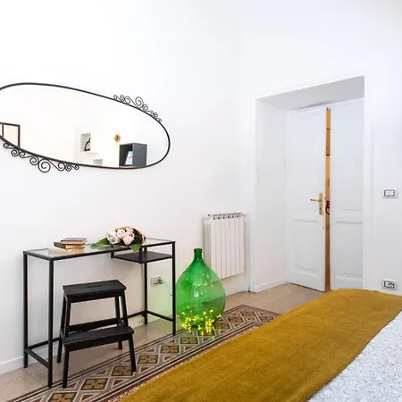 Interno 6 San Pietro Rome