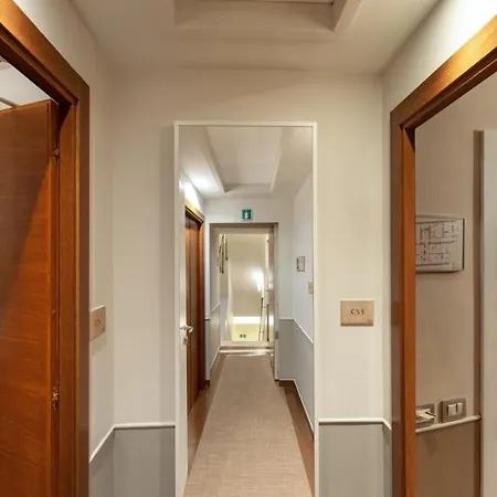 Hotel Condotti Palace Roma