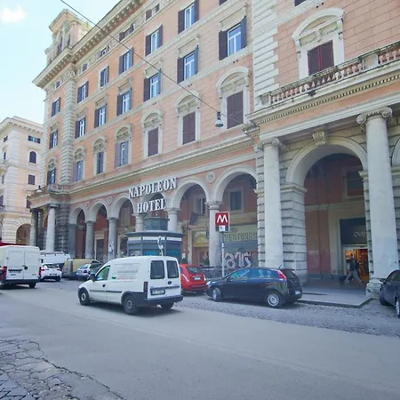 Piazza Vittorio Emanuele II Halldis Apartment * רומא