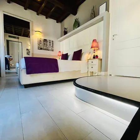 Guest house Town House Spagna- Luxury Rooms With Jacuzzi Bath *