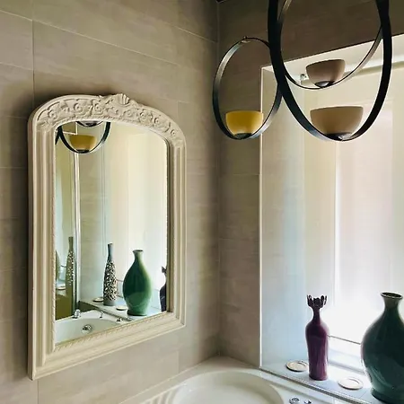 Town House Spagna- Luxury Rooms With Jacuzzi Bath *