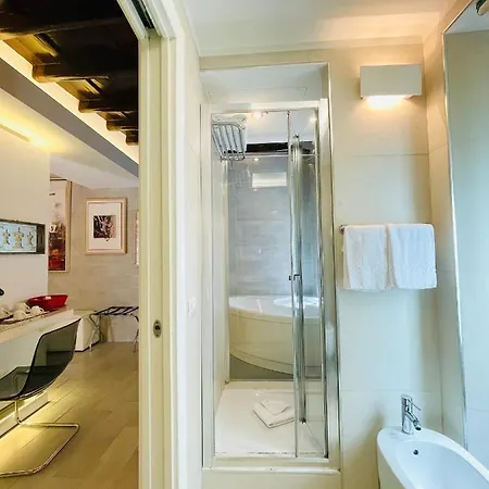 Town House Spagna- Luxury Rooms With Jacuzzi Bath *