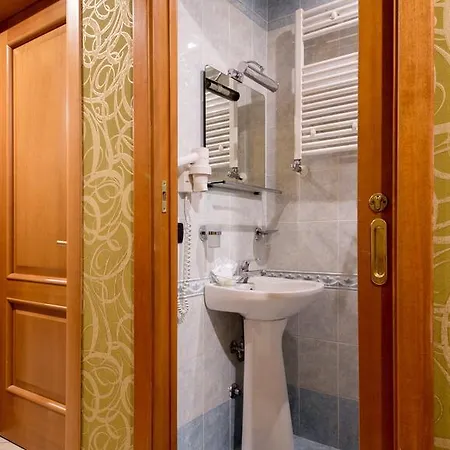 Bed & Breakfast In Vale&hillary Colosseo Roma