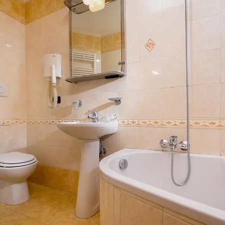 Bed & Breakfast In Vale&hillary Colosseo 2*