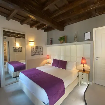 Town House Spagna- Luxury Rooms With Jacuzzi Bath Rome