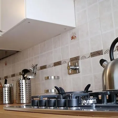 Kamchu Apartments: Viale Libia Guest house Rome