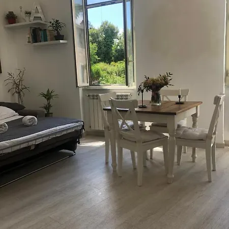 Colosseum Street Apartment Rome