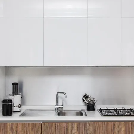 Piazza Venezia White Apartment