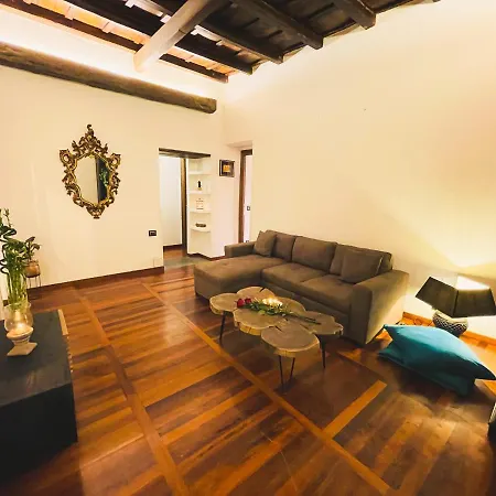 Trevi Fountain Luxury Apartment Rome