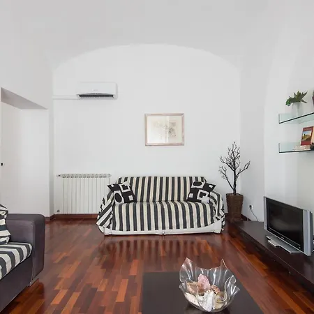 Colosseo Cozy Apartment *