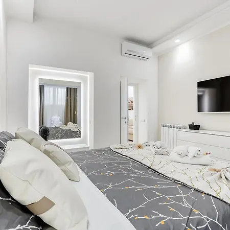 Bmga L The White Crown In Testaccio Apartment Rome