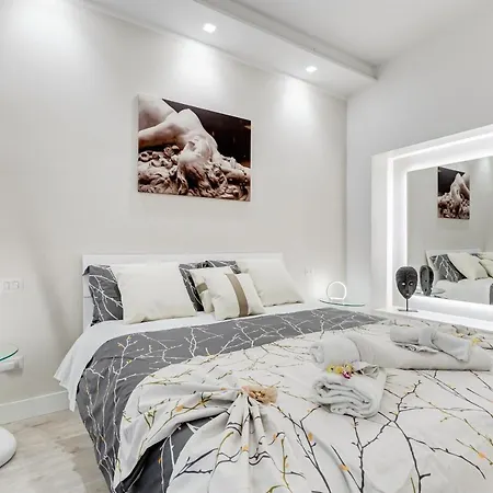 Bmga L The White Crown In Testaccio