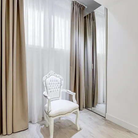 Apartment Bmga L The White Crown In Testaccio Rome
