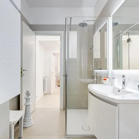 Bmga L The White Crown In Testaccio Apartment