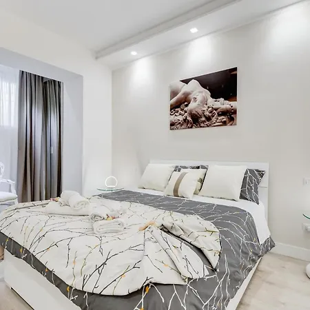 Apartment Bmga L The White Crown In Testaccio Rome