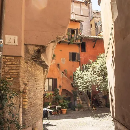 The Red House at Arco degli Acetari Casa vacanze