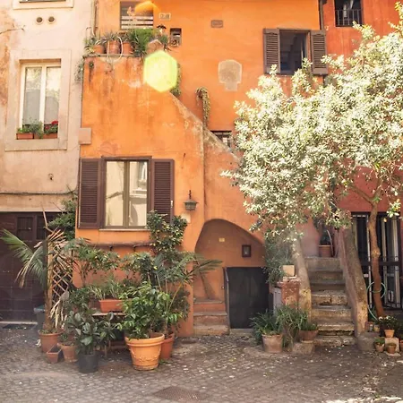 Casa vacanze The Red House at Arco degli Acetari Roma