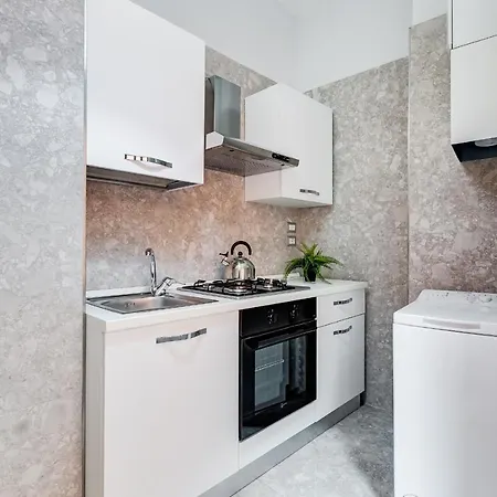 Crystal Trevi Fountain - Romedreamhome