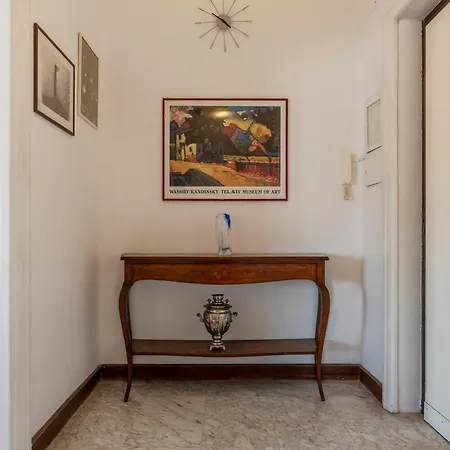 Roomy And Bright With Terrace Apartment Rome
