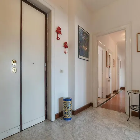 Roomy And Bright With Terrace Apartment Rome