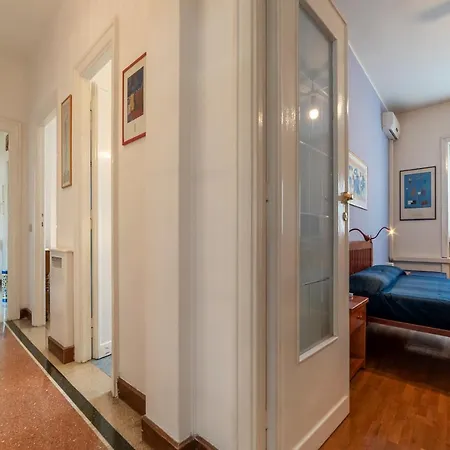 Roomy And Bright With Terrace Apartment *
