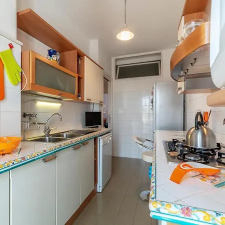Roomy And Bright With Terrace *