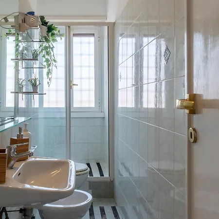 Roomy And Bright With Terrace Apartment