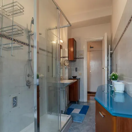 Roomy And Bright With Terrace Apartment *