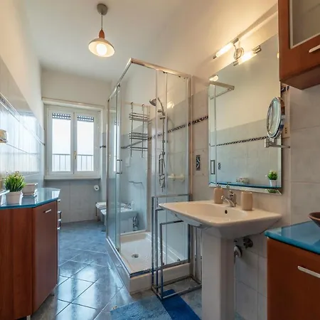 Roomy And Bright With Terrace Rome