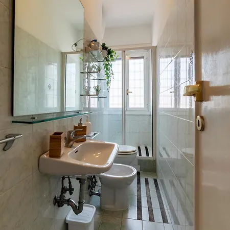 Roomy And Bright With Terrace Apartment Rome