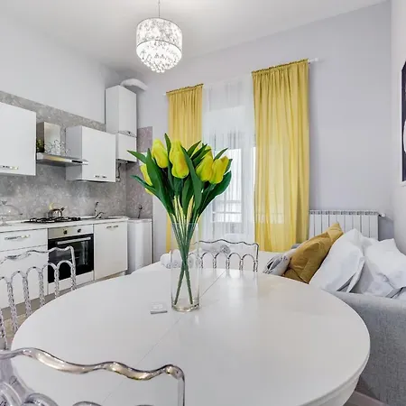Crystal Trevi Fountain - Romedreamhome Apartment
