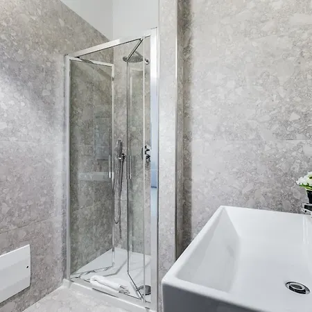 Crystal Trevi Fountain - Romedreamhome Apartment
