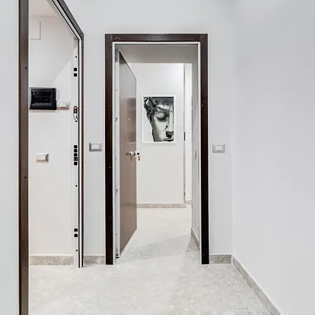 Crystal Trevi Fountain - Romedreamhome *