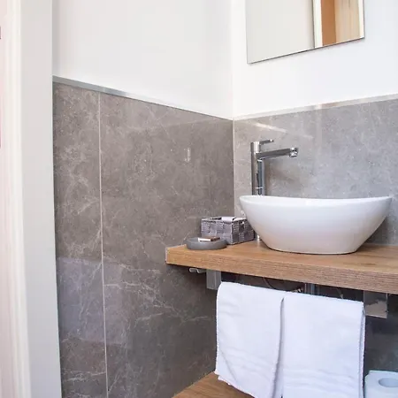 Ad Tritone Guest house 2*