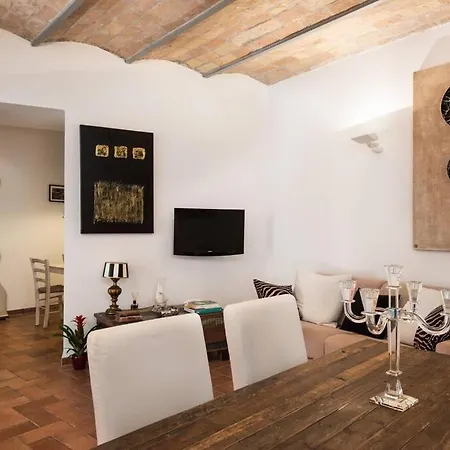 Lovely Colosseum Loft *