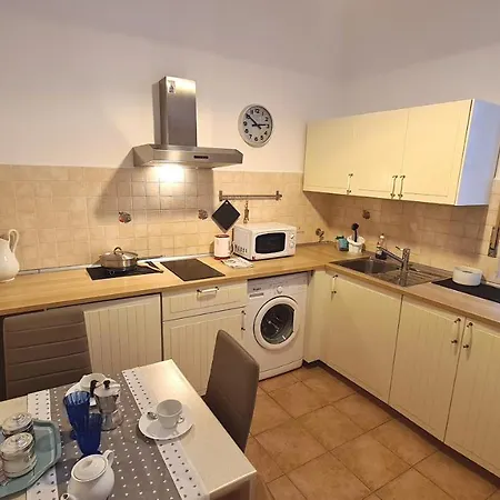 Piazza Della Rovere Apartment *
