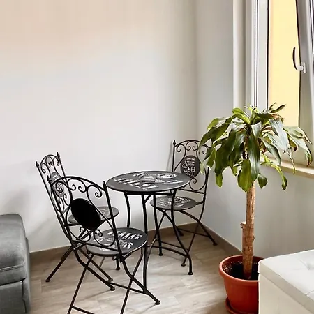 Tres Joli Bed & Breakfast