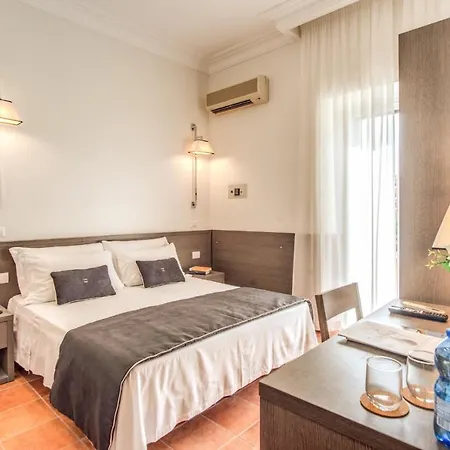 Mirti Hotell *