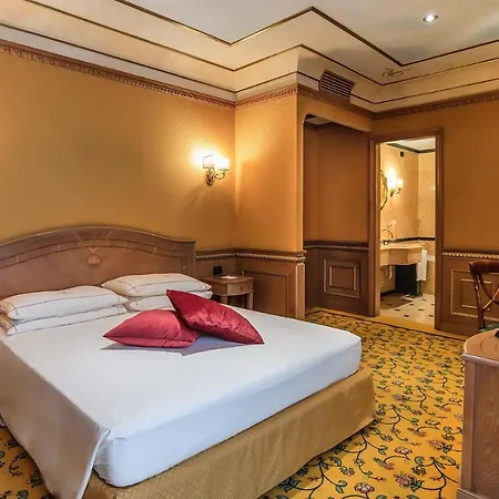 Hotel River Palace 4*