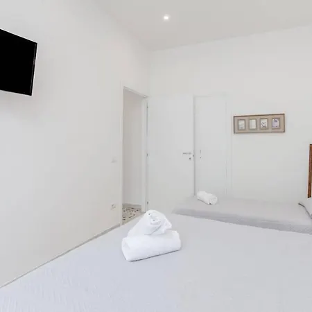 Large In Center, Termini Area Apartment *